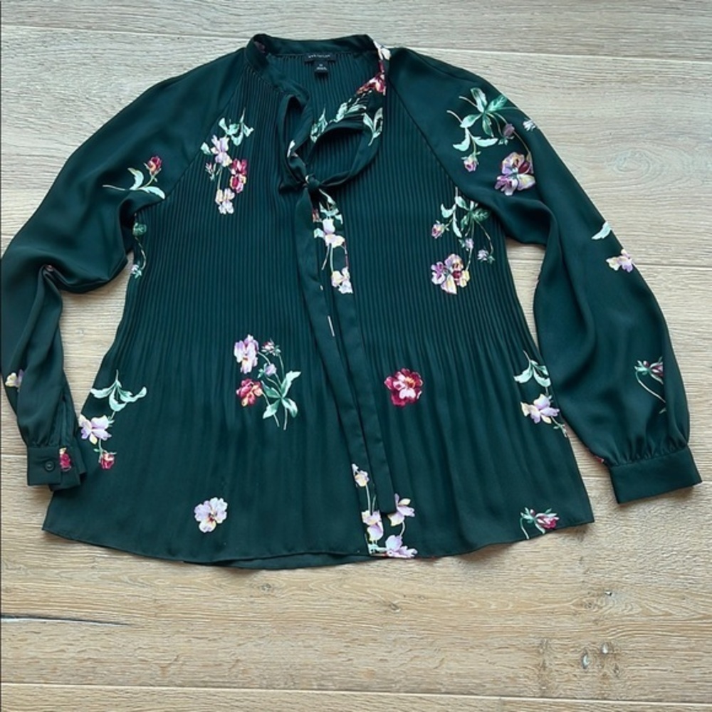 Ann Taylor Green Pleated Long Sleeve Blouse size XS